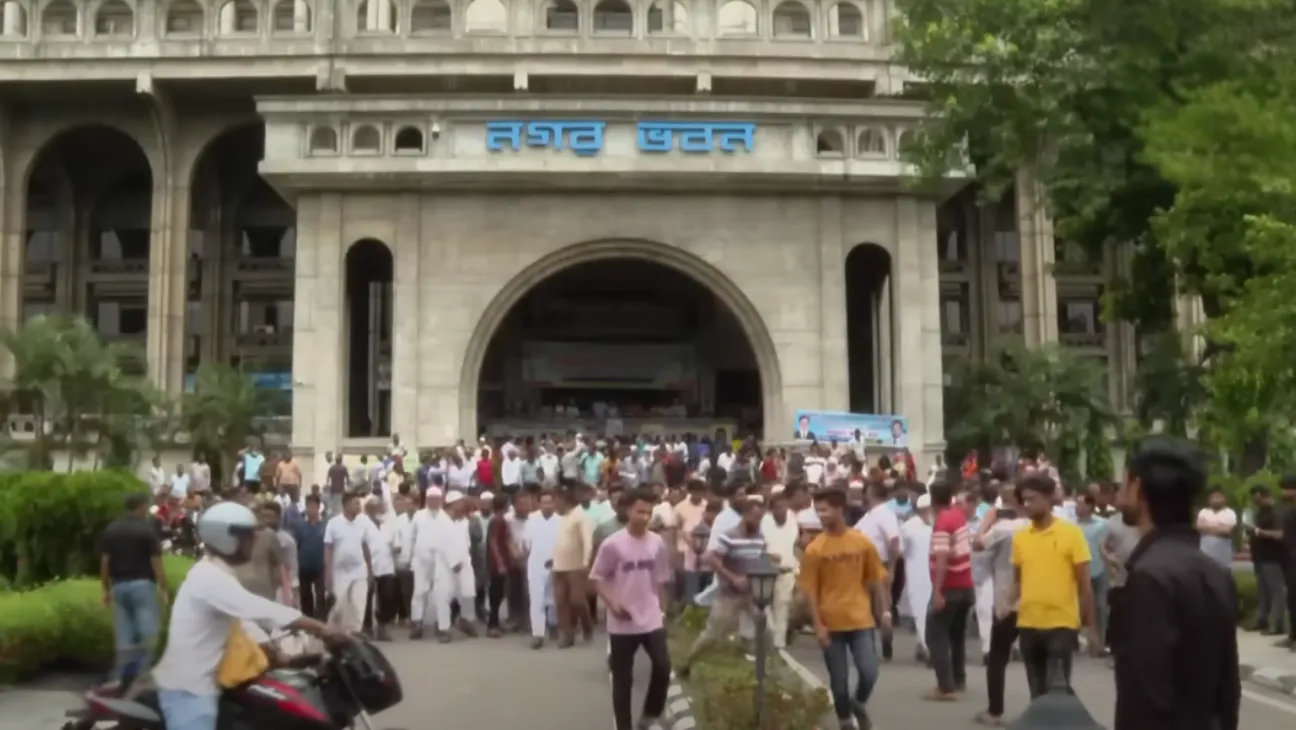 Ishraq Supporters Protest at City Hall, Demand Oath and Advisor's Resignation