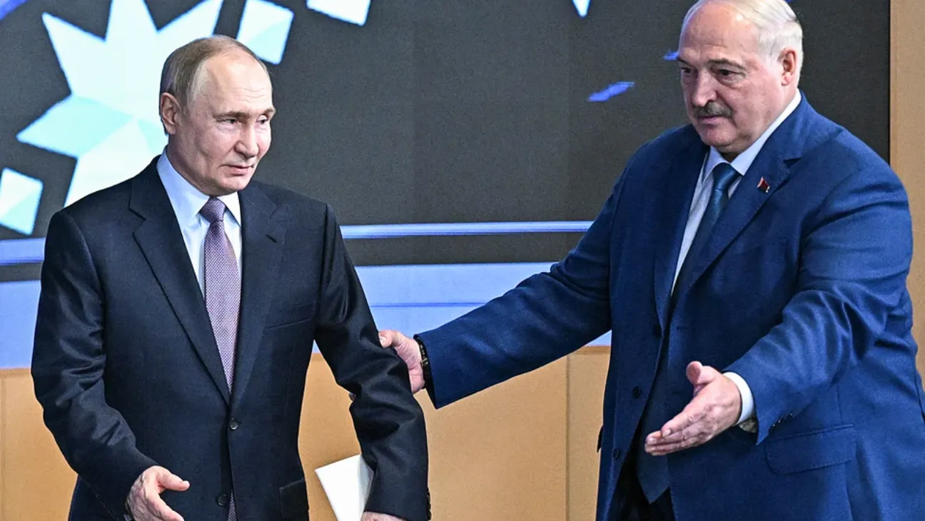 Putin Calls Western Reserve Freeze “Robbery” and Urges Shift from Dollar at EAEU Summit
