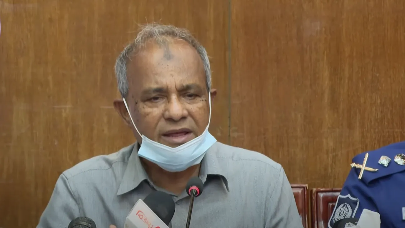 Security Concerns Raised After Licensed Magazine Found in Adviser’s Luggage at Dhaka Airport