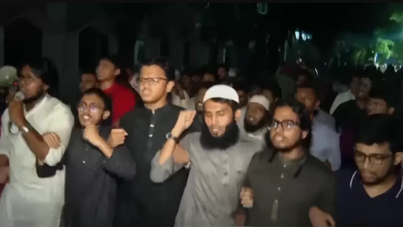 Dhaka University Students Protest Mitford Murder, Accuse BNP of Violence and Extortion
