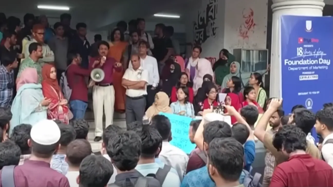 Jagannath University Students Protest Alleged Assault on Faculty, Demand Swift Action