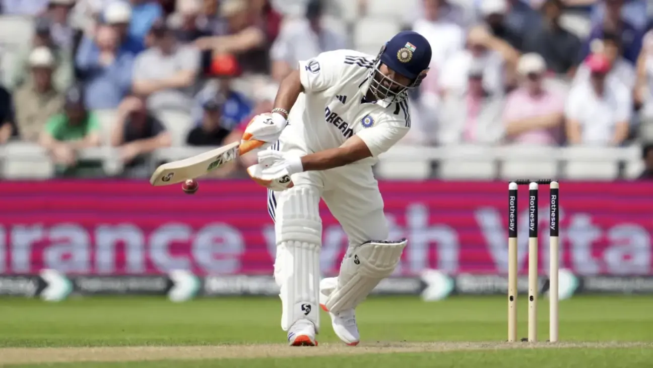 Rishabh Pant Returns with Fractured Foot to Help India Pass 350 at Old Trafford