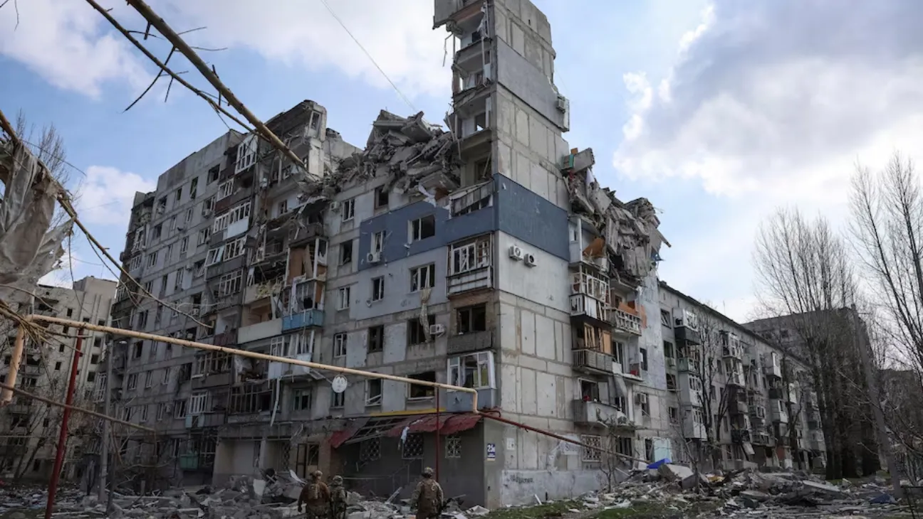 Russian Troops Push Toward Pokrovsk as Ukraine Struggles to Hold Eastern Front