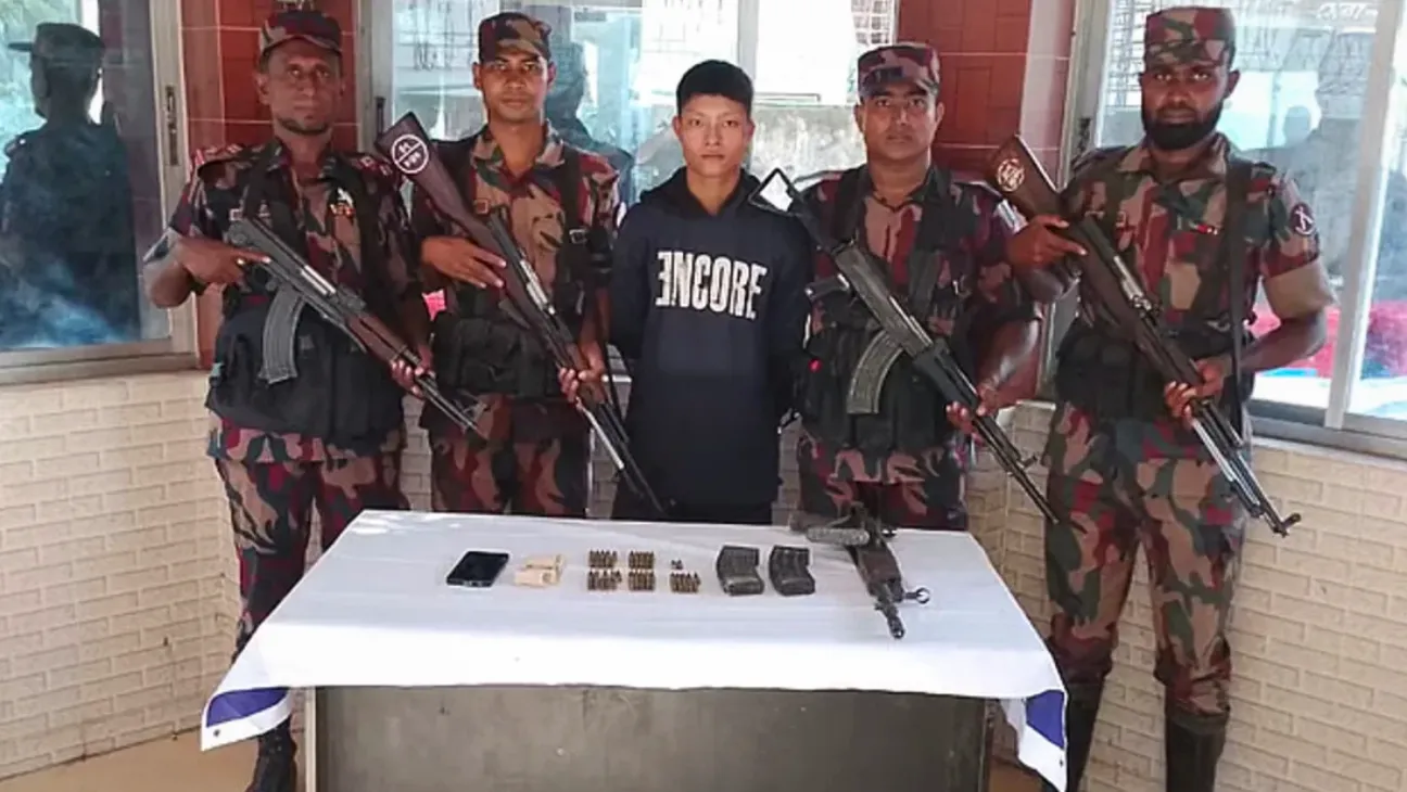 Arakan Army Fighter Surrenders to Bangladesh Border Guards in Cox’s Bazar