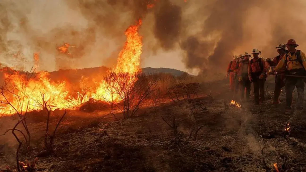 Canyon Fire Triggers Mass Evacuations in Ventura and Los Angeles Counties