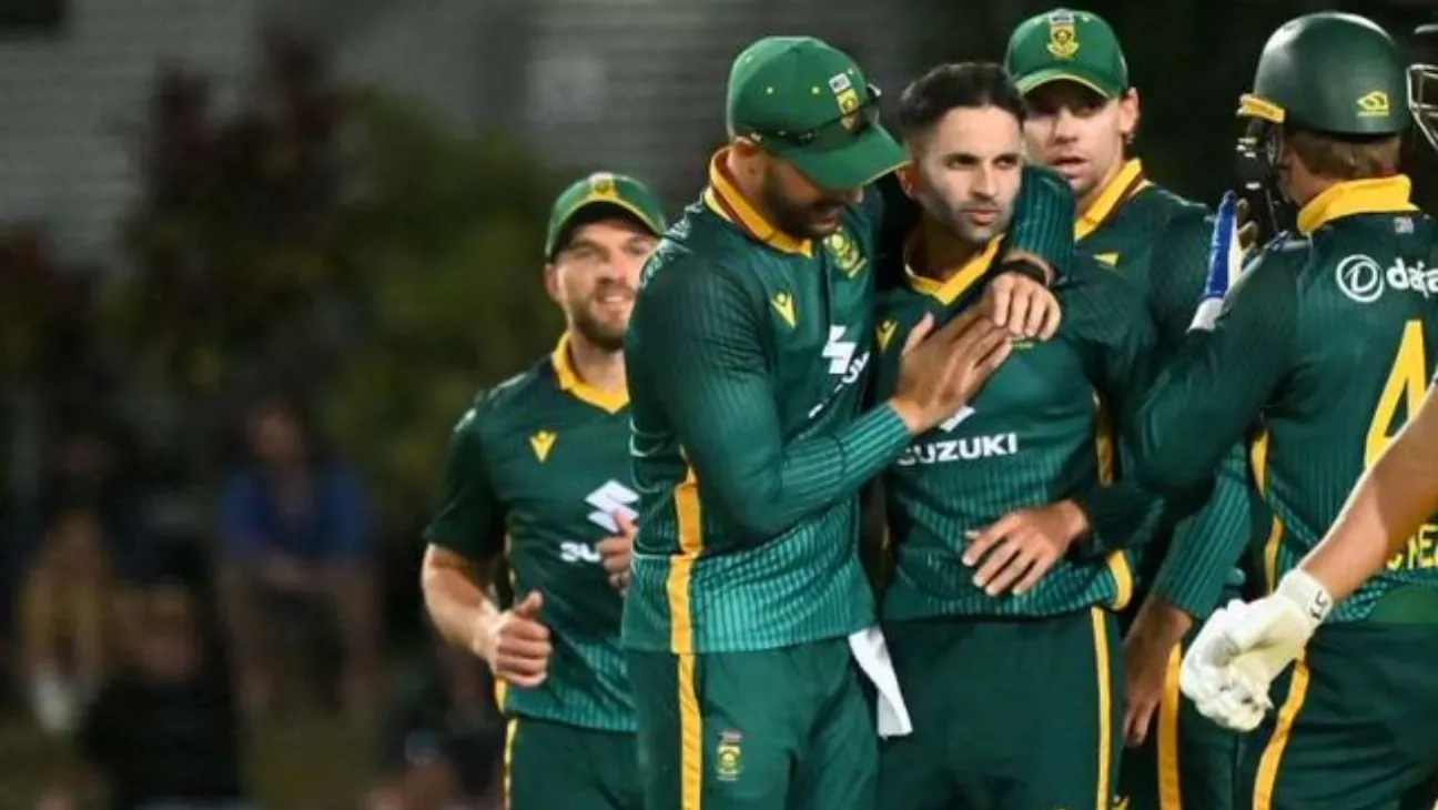 South Africa Beat Australia in Cairns as Spinners Dominate With 11 Wickets